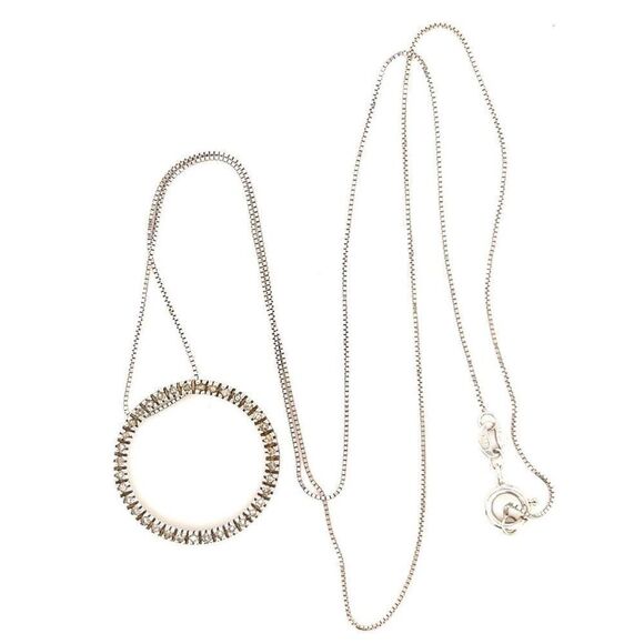 Elegant Gold Circle Pendant Necklace - Picture 4 of 14